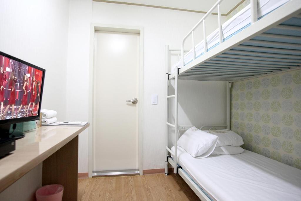 K-Pop Guesthouse Seoul Station Room photo